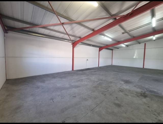 152M² WAREHOUSE TO LET IN PHILIPPI